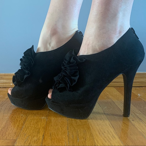 Amazing 4” heels with ruffle top - Picture 8 of 8